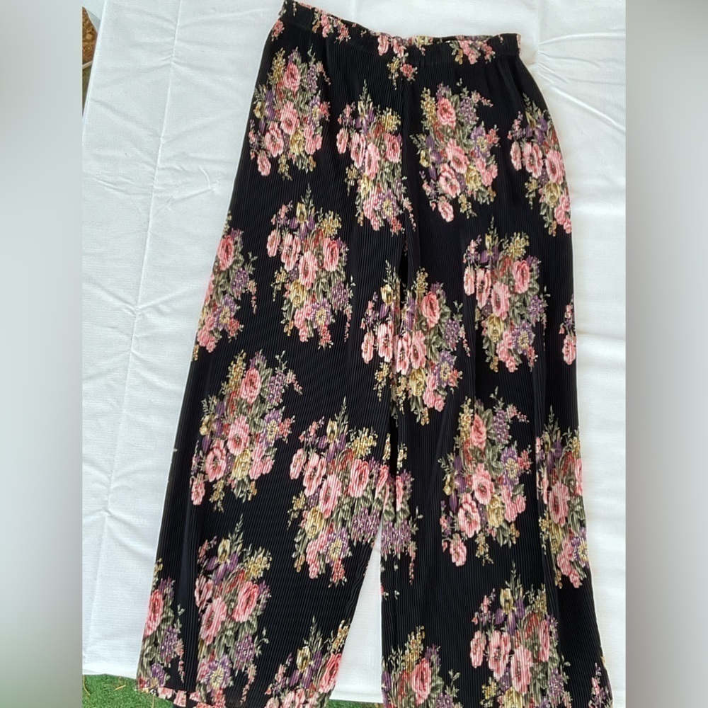 Express wide leg floral pants. Size M.